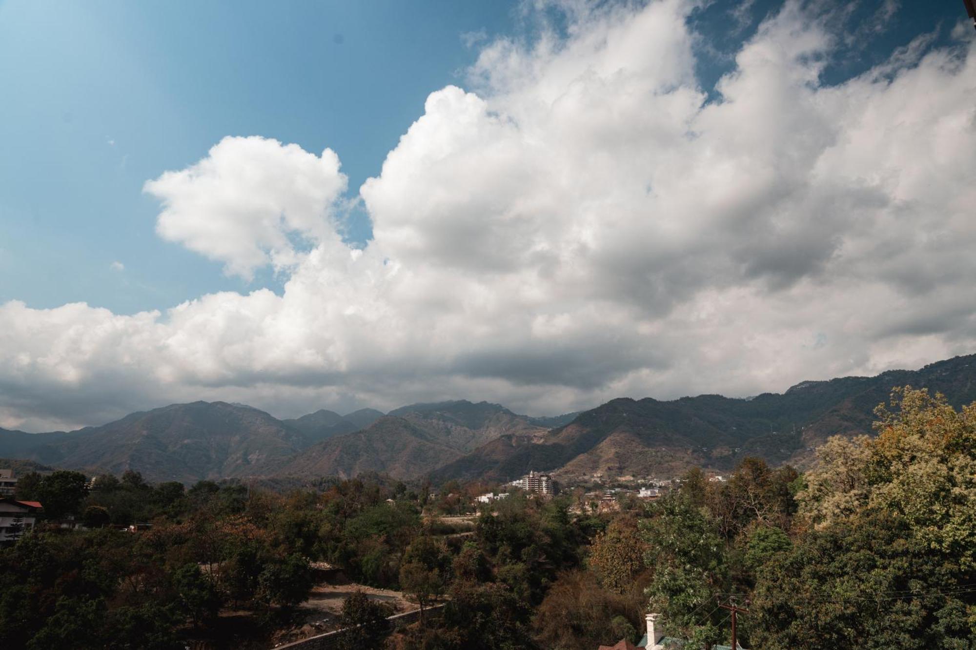 Restnation By The Staycationer Dehradun Exterior foto