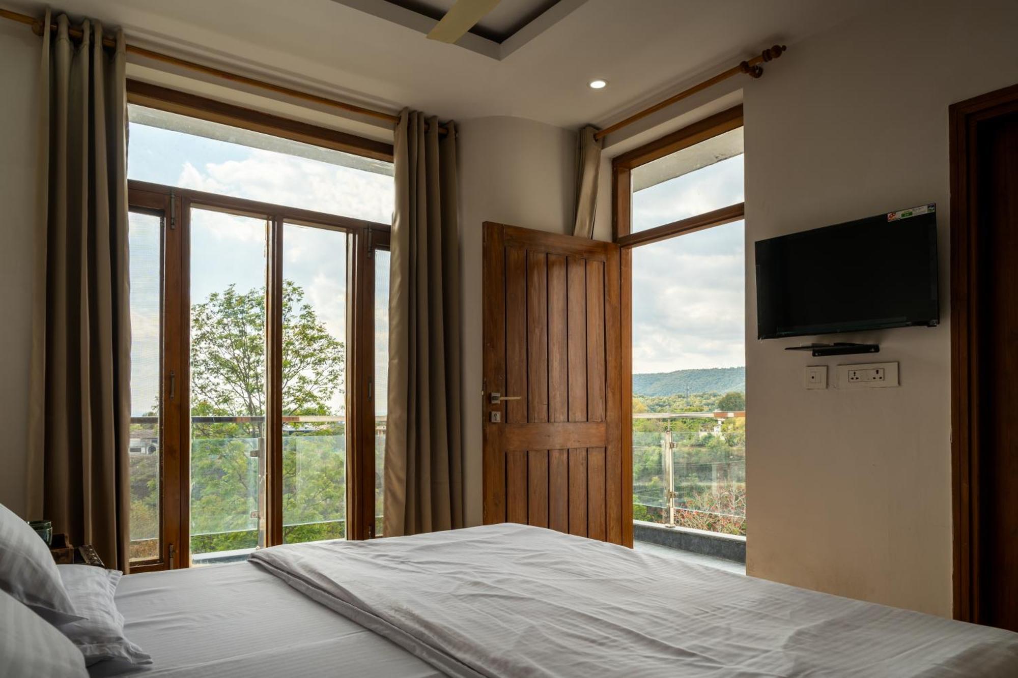 Restnation By The Staycationer Dehradun Exterior foto